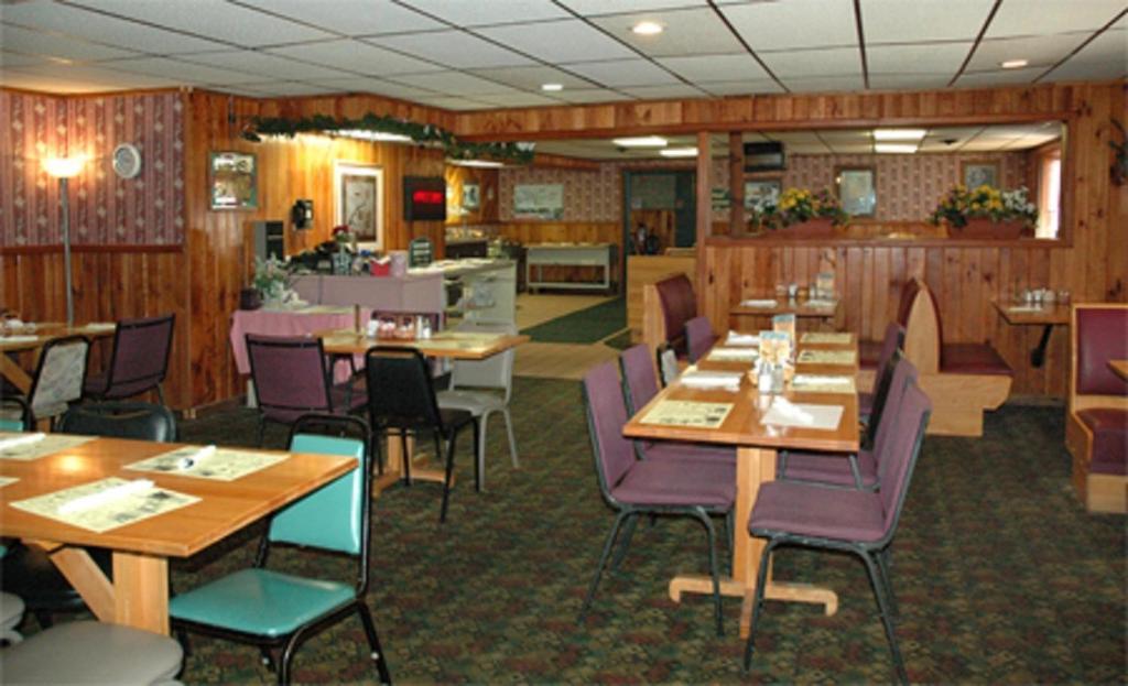 Zellar'S Village Inn Newberry Exteriör bild
